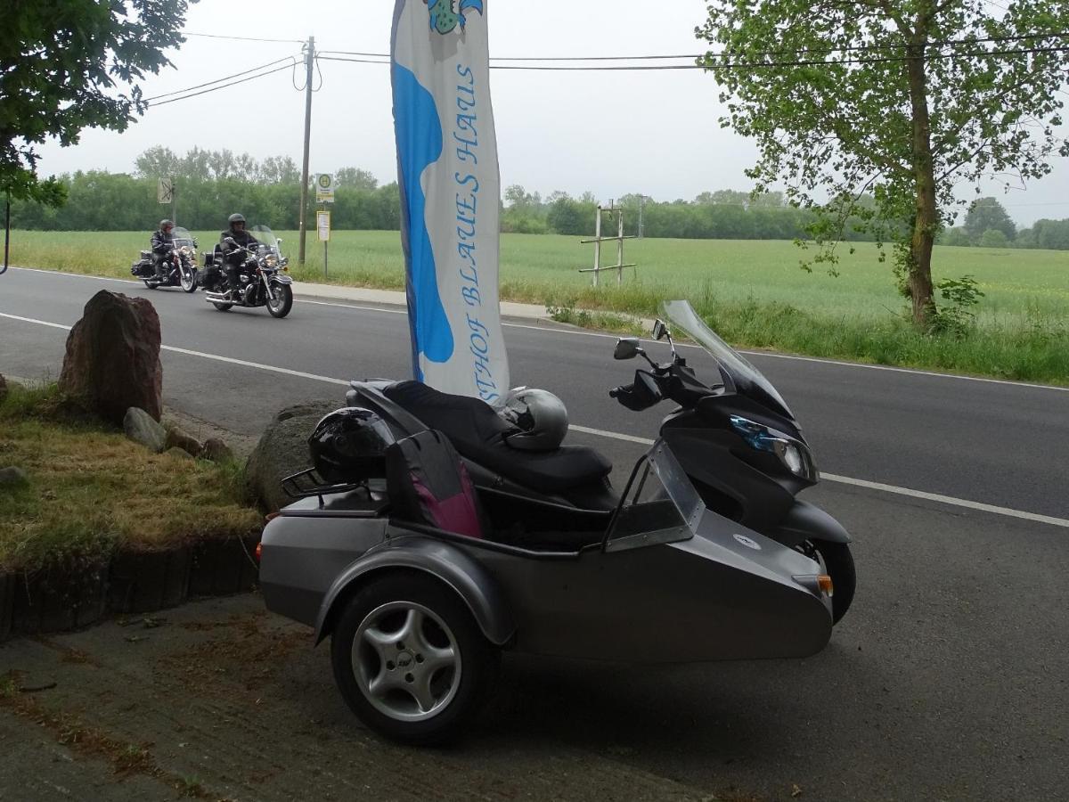 Gasthof Blaues Haus Hotel Bastorf Luaran gambar